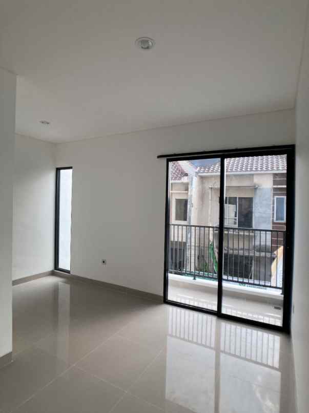 jual rumah 2 lantai ciracas green view