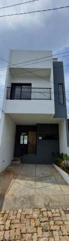 jual rumah 2 lantai ciracas green view