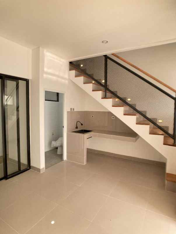 jual rumah 2 lantai ciracas green view