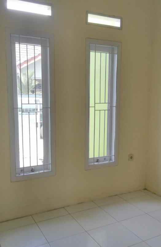 jual rumah 2 lantai di perum gsi 290jt nego