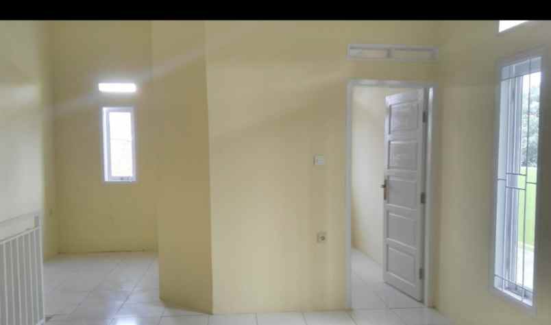 jual rumah 2 lantai di perum gsi 290jt nego