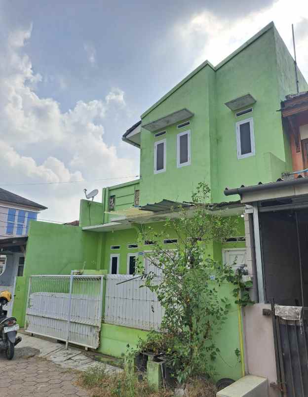 jual rumah 2 lantai di perum gsi 290jt nego