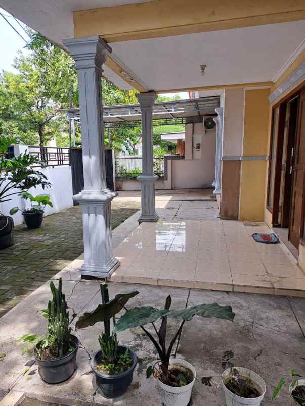 pusat kota jl komering hadap selatan barat