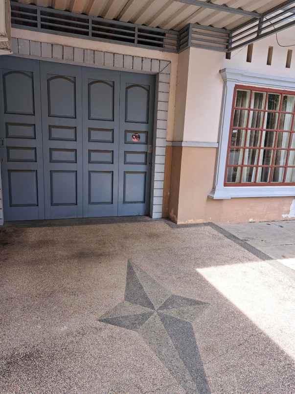 pusat kota jl komering hadap selatan barat