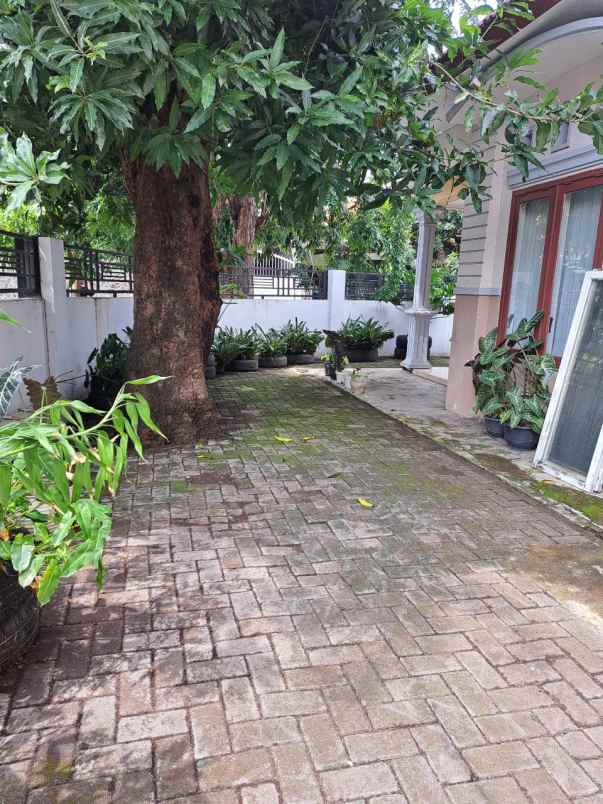 pusat kota jl komering hadap selatan barat