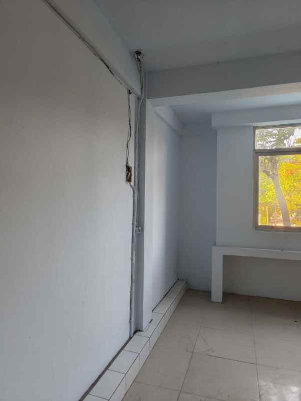 ruko nol jalan raya stasiun gubeng