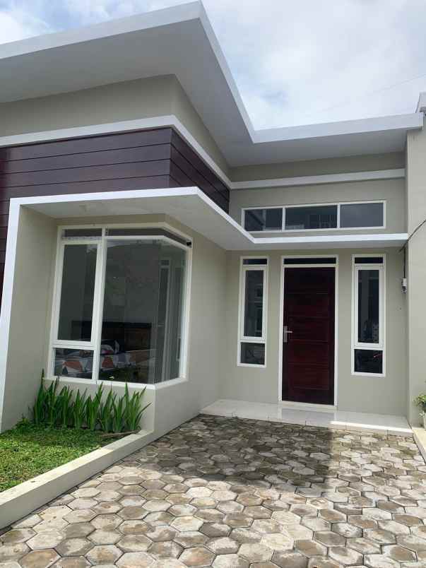 rumah 1 lantai modern minimalis di sukun