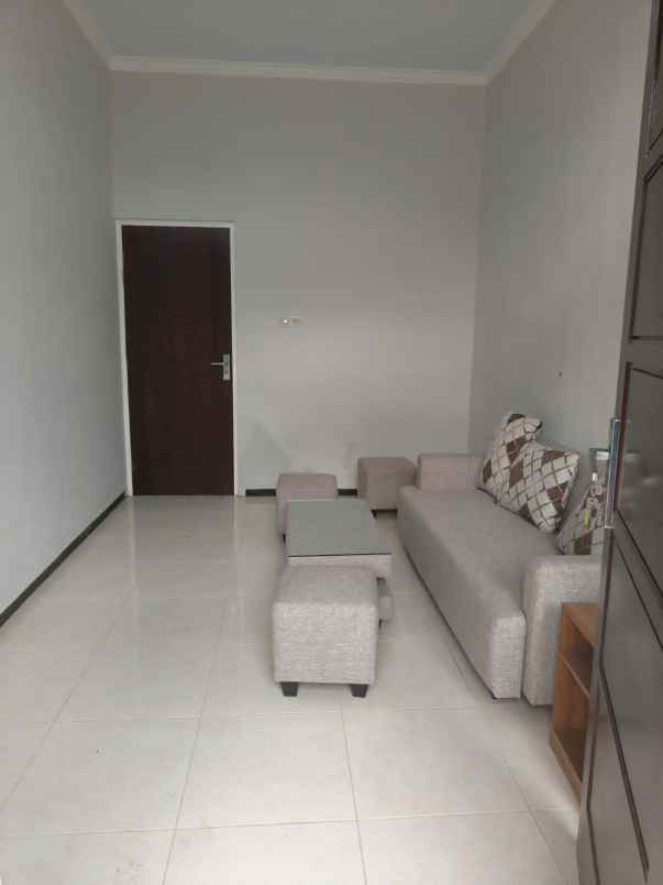 rumah 1 lantai modern minimalis di sukun