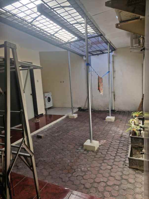 rumah 1 lantai nirwana eksekutif row jalan 3 mobil