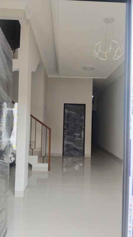 rumah 2 lantai di kavling agraria perumnas 1 lt 100 m