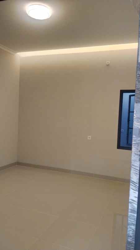rumah 2 lantai di kavling agraria perumnas 1 lt 100 m