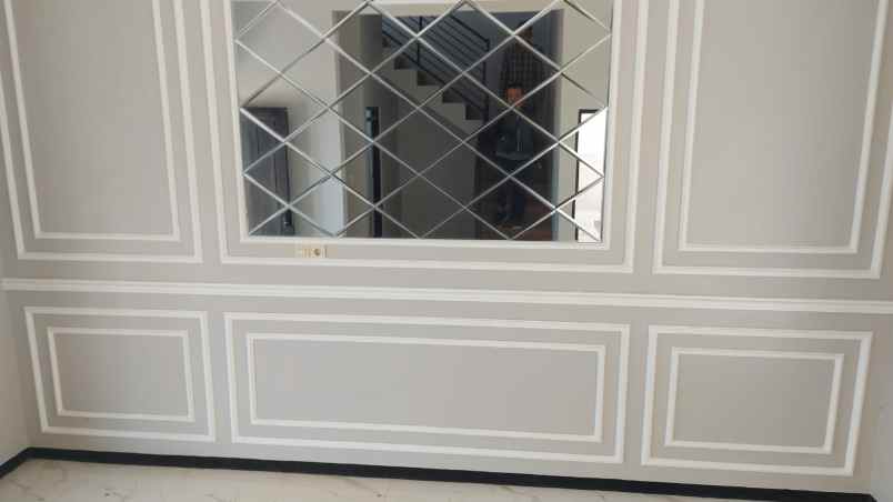 rumah 2 lantai lokasi dkat kampus umm