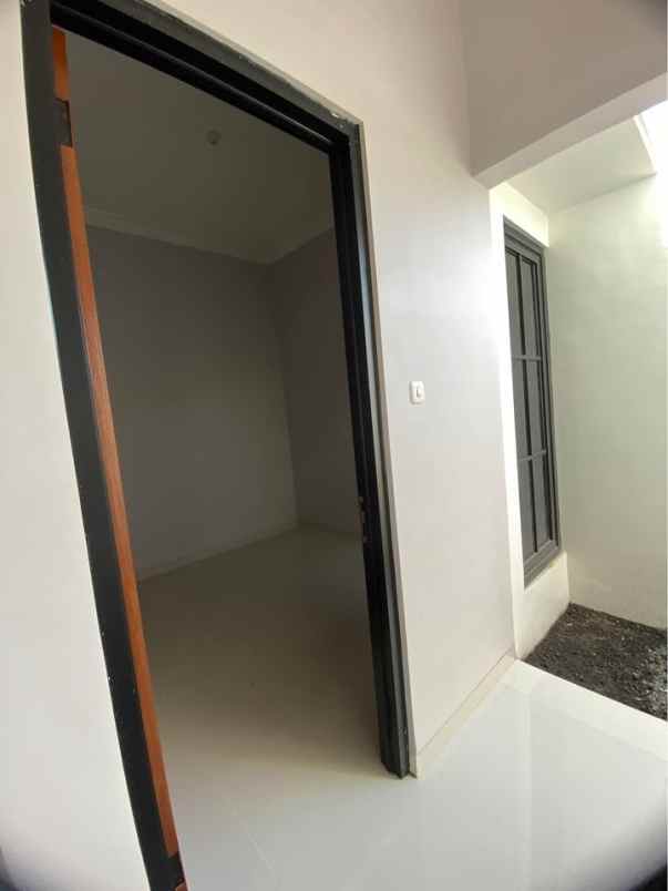 rumah 2 lantai lokasi dkat kampus umm