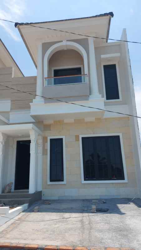 rumah 2 lantai lokasi dkat kampus umm