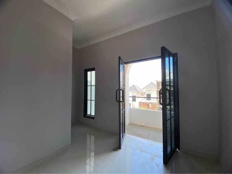 rumah 2 lantai lokasi dkat kampus umm