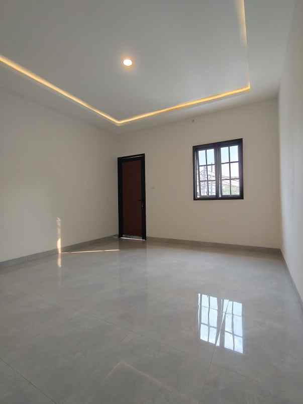 rumah 2 lantai modern minimalis di cipayung jaktim
