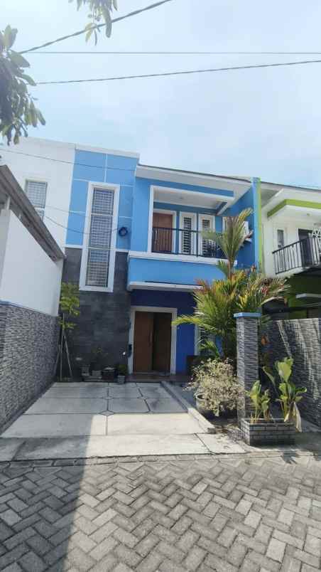 rumah 2 lantai mojo 1m an row jalan 6 meter