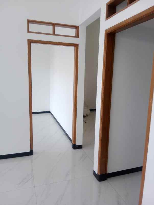 rumah 2 lantai siap huni