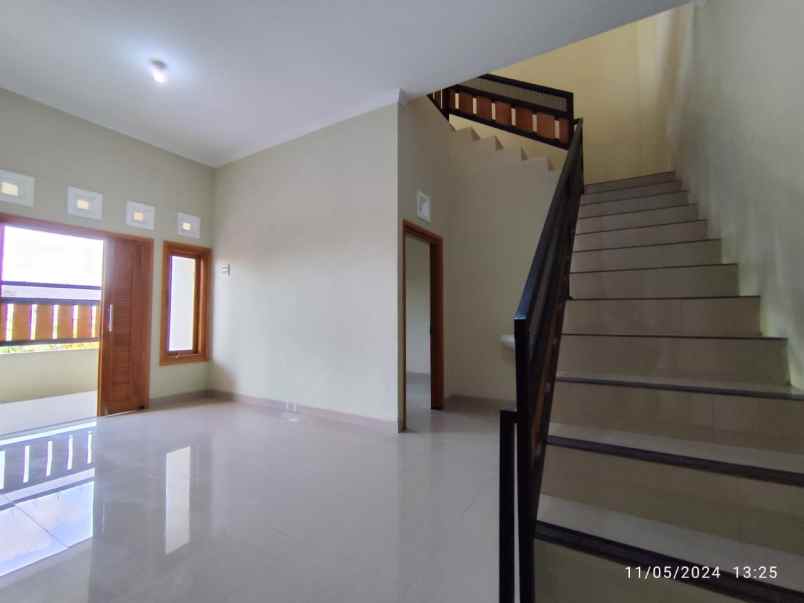 rumah 2 lantai siap huni di utara stadion maguwoharjo