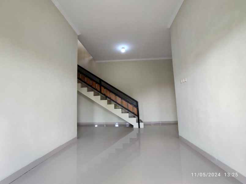 rumah 2 lantai siap huni di utara stadion maguwoharjo