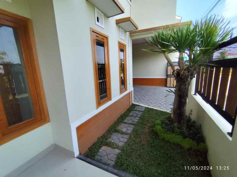 rumah 2 lantai siap huni di utara stadion maguwoharjo