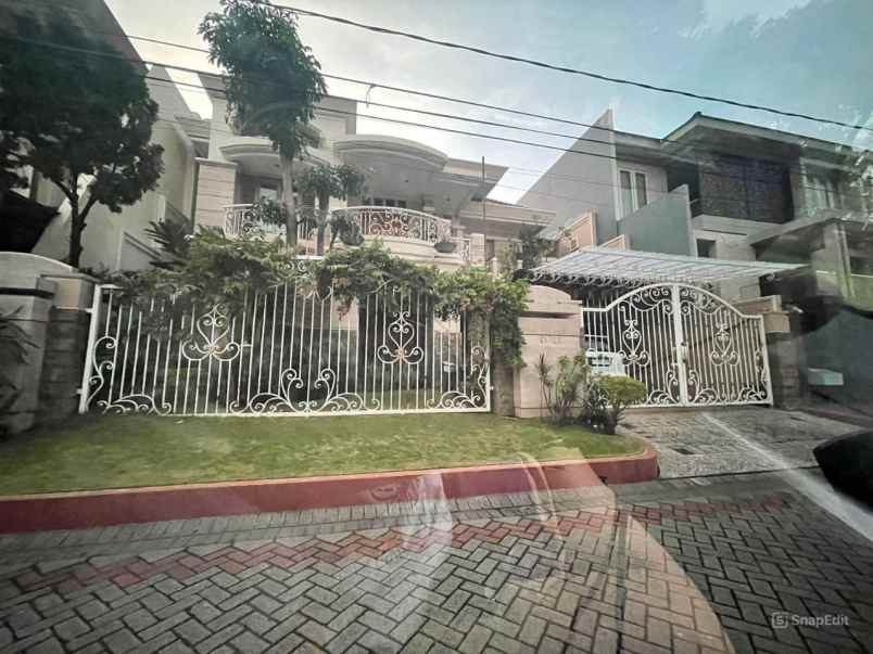 rumah araya jalan kembar galaxy bumi permai surabaya