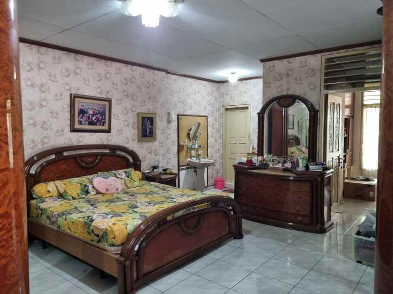 rumah asri 2 lantai di cempaka putih jakarta pusat