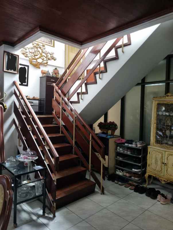 rumah asri 2 lantai di cempaka putih jakarta pusat