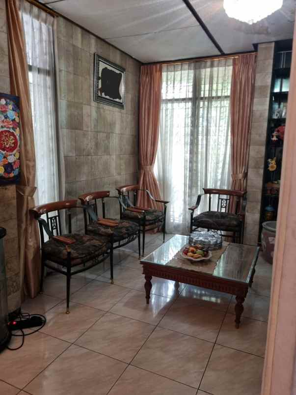 rumah asri 2 lantai di cempaka putih jakarta pusat