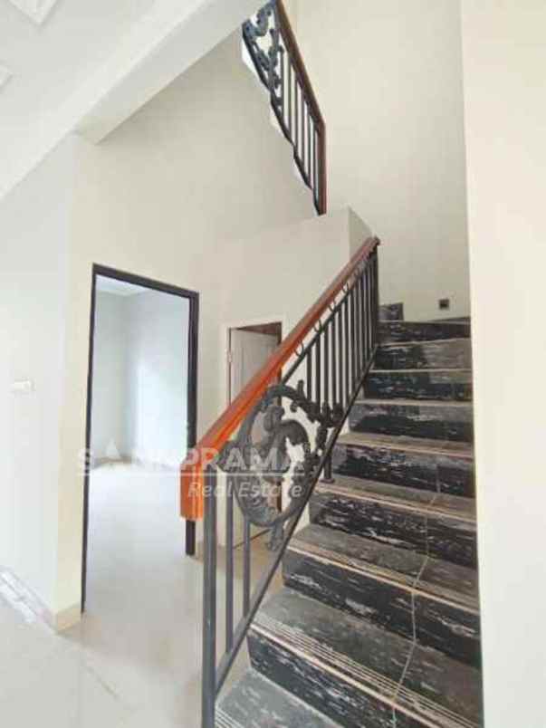 rumah baru bagus desain kekinian dekat gdc depok fry