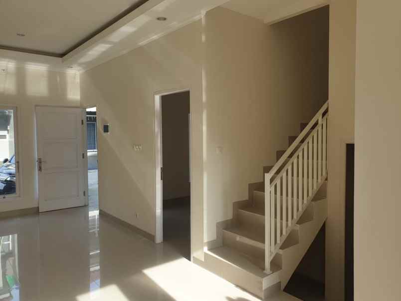 rumah baru dalam cluster di meruya park jakbar