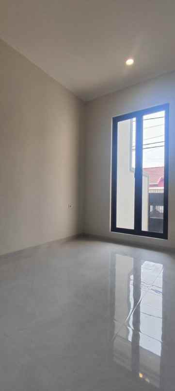 rumah baru nginden intan timur hadap utara