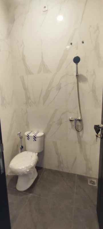 rumah baru nginden intan timur hadap utara