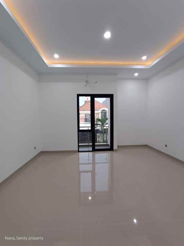 rumah baru siap huni di kembangan meruya jakbar