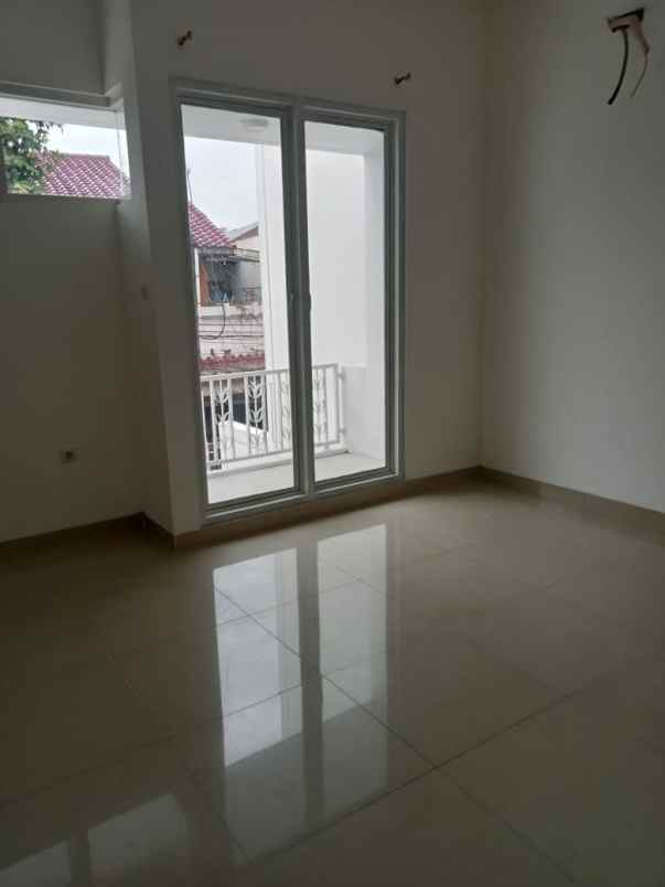 rumah baru siap huni di pondok kelapa jakarta timur