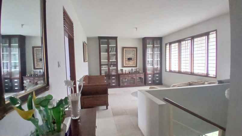 rumah besar jl cigadung tubagus ismail dago bandung