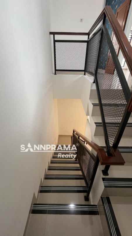 rumah cluster 2 lantai di pamulang tang sel