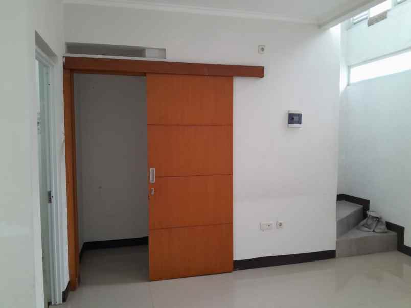 rumah cluster d royale cihanjuang security 24 jam