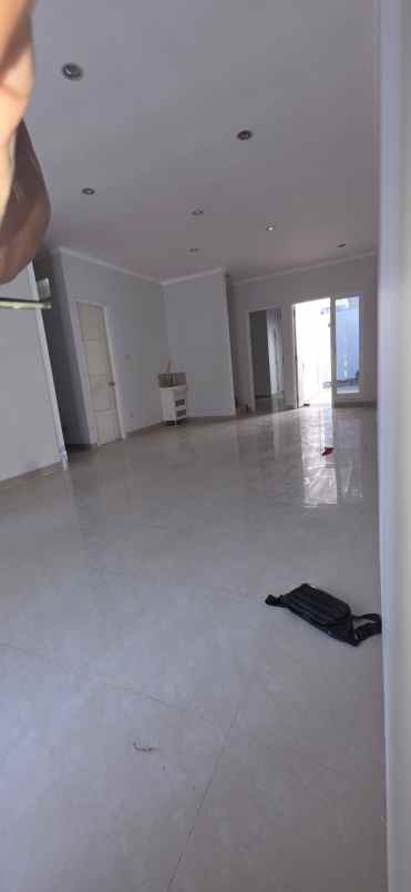 rumah disewakan bumi marina mas 2 lantai nego min 2th
