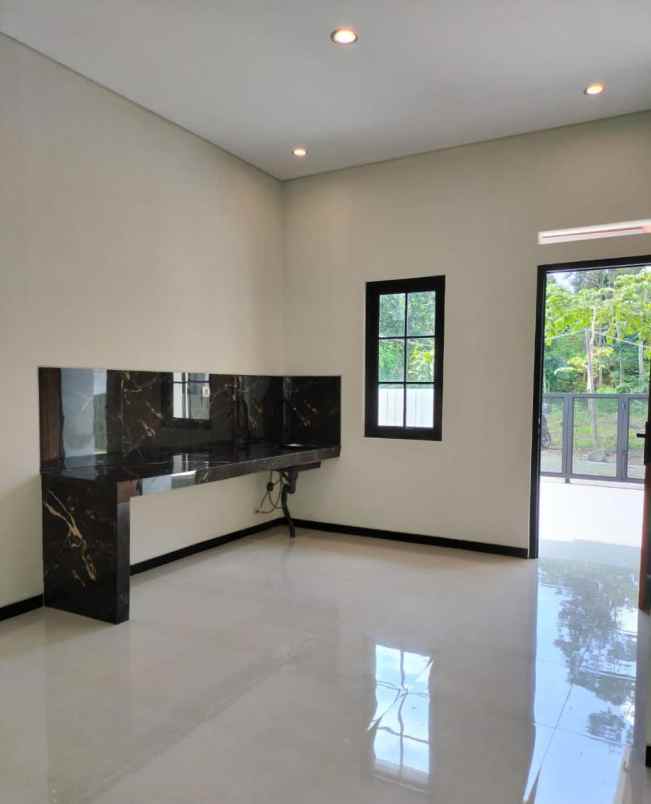 rumah gagah di timur jl kaliurang km 12 5 sleman jogja