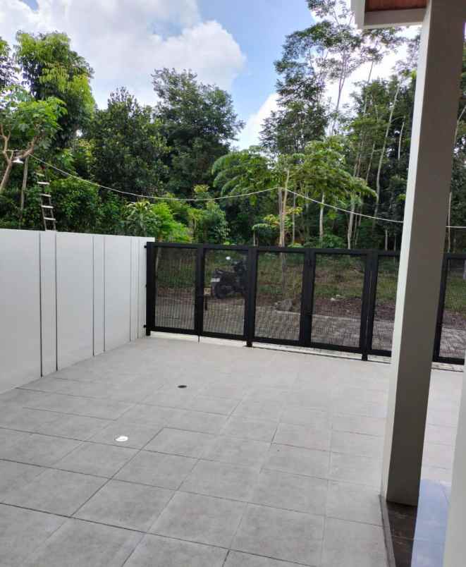 rumah gagah di timur jl kaliurang km 12 5 sleman jogja
