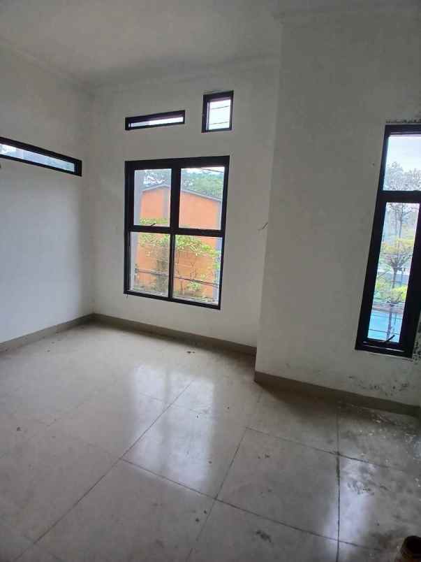 rumah hook 2 lantai dalam cluster di depok
