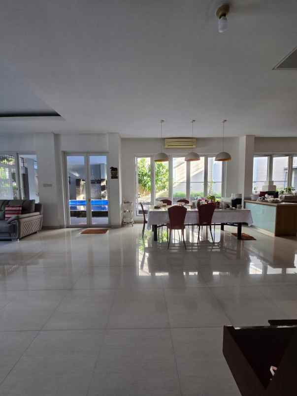 rumah hook dengan rooftop di kayu putih