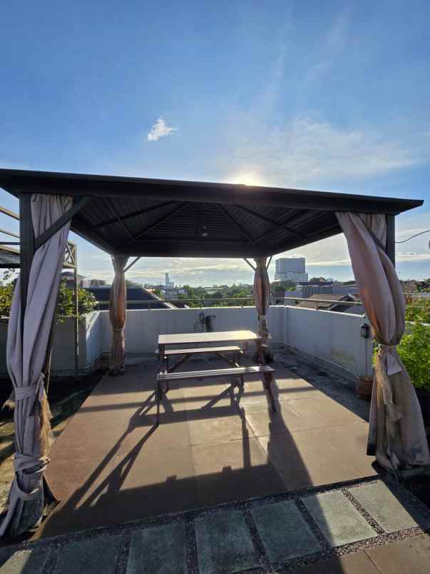 rumah hook dengan rooftop di kayu putih