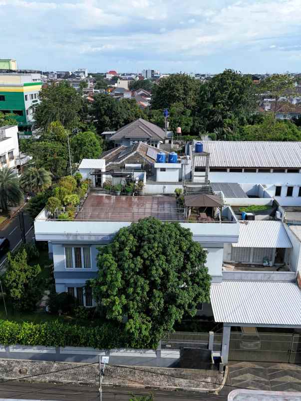 rumah hook dengan rooftop di kayu putih