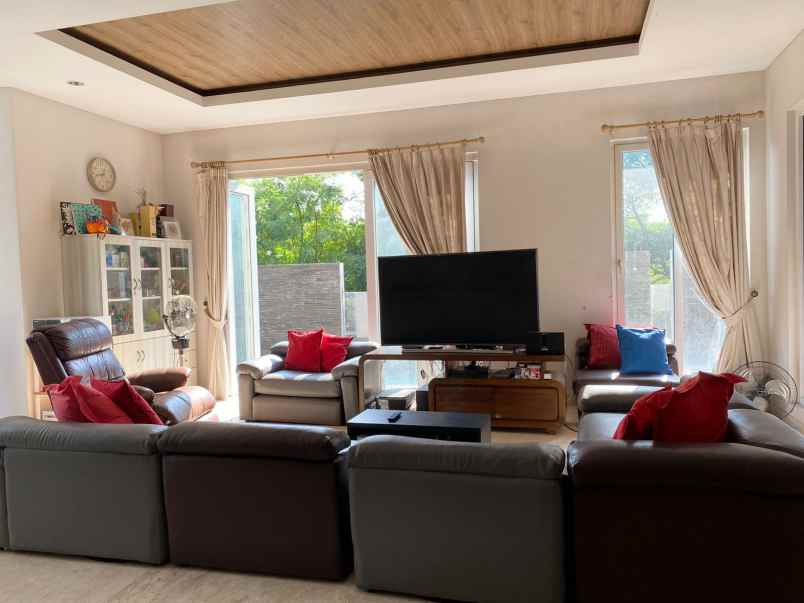 rumah jl puri mutiara raya