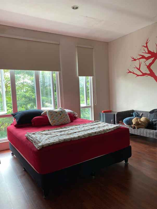 rumah jl puri mutiara raya