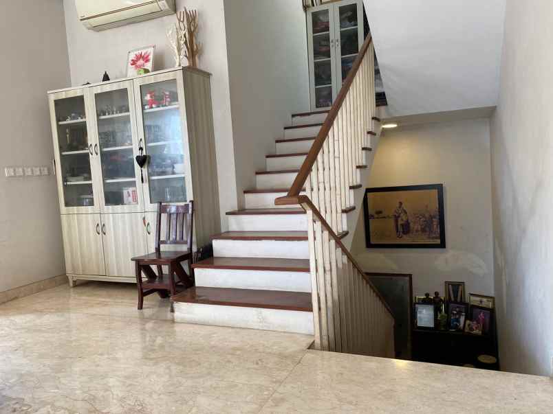 rumah jl puri mutiara raya