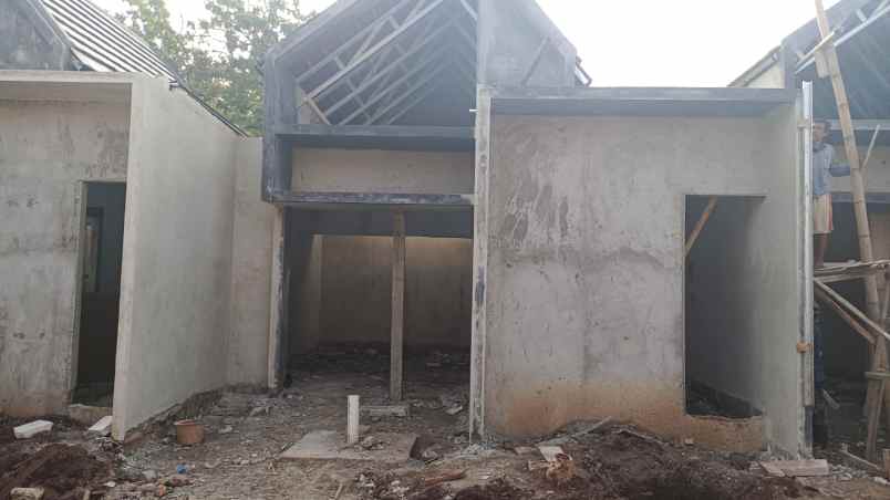 rumah jl raya pasir putih