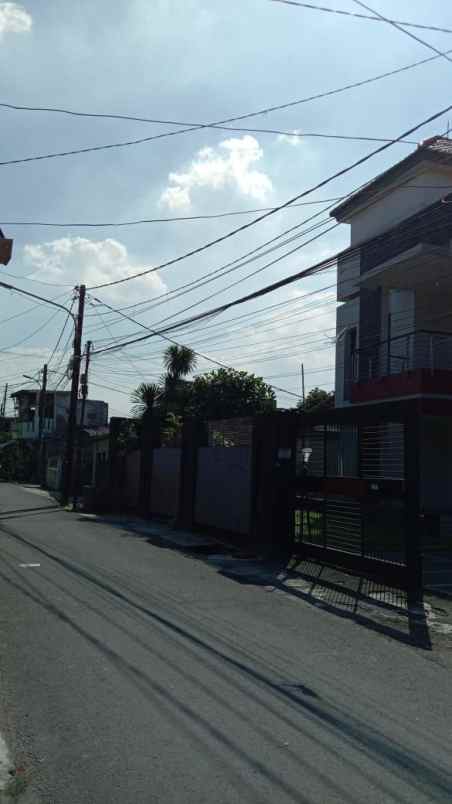 rumah kelapa dua wetan ciracas